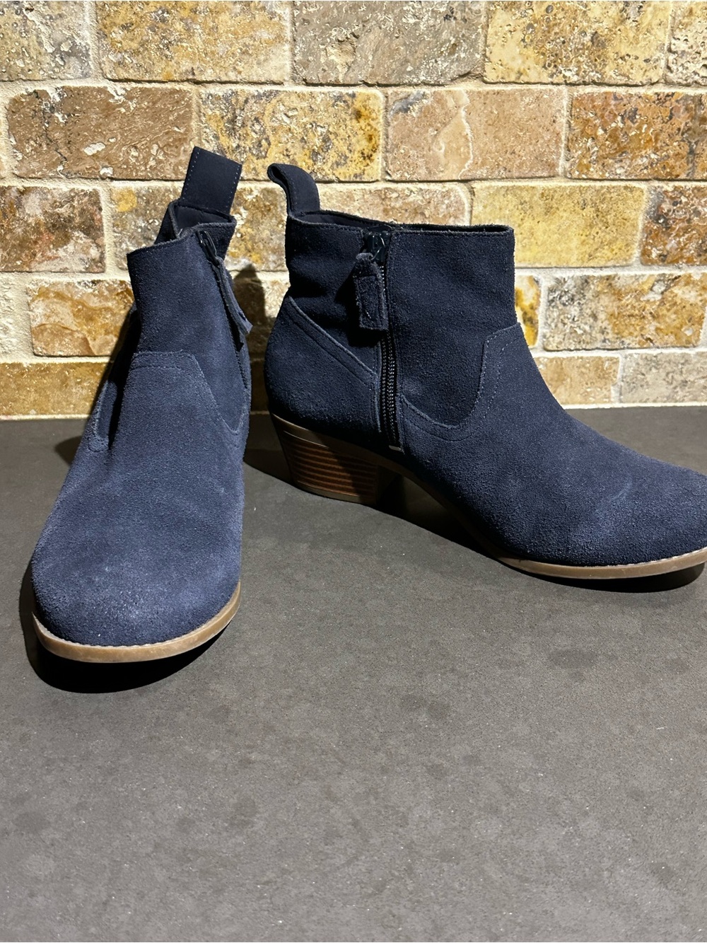 Vionic Vera Women's Water Resistant Blue Suede Ankle Booties Sz